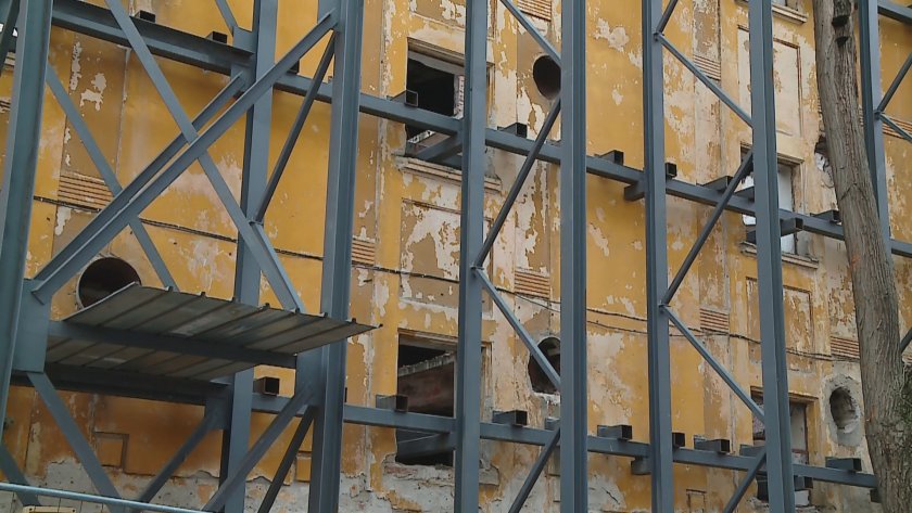 След дълга съдебна сага: Реставрират изгорелите тютюневи складове в Пловдив