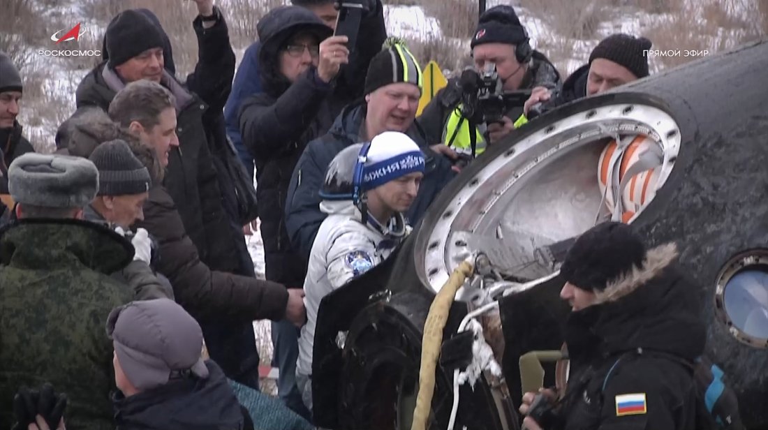 У дома: От Космоса се завърнаха един американец и двама руснаци