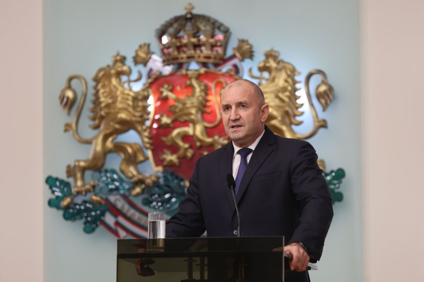 президентът румен радев критики властта особения управител лукойл