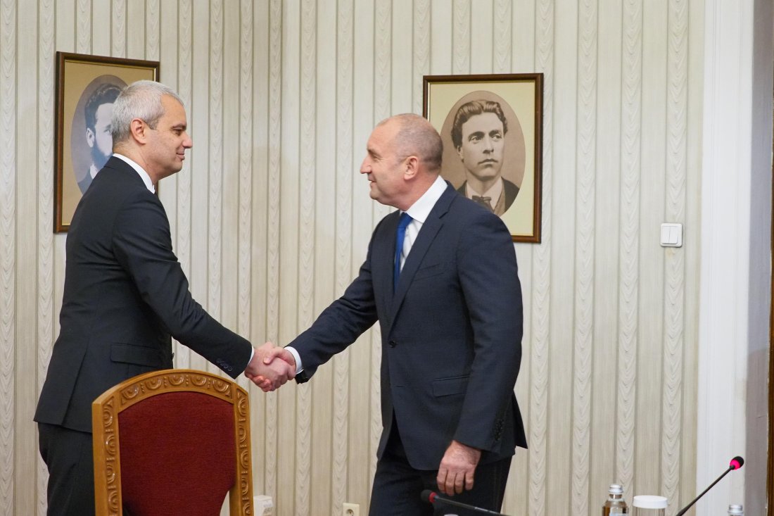 Президентът Румен Радев продължава консултациите с представители на парламентарните групи