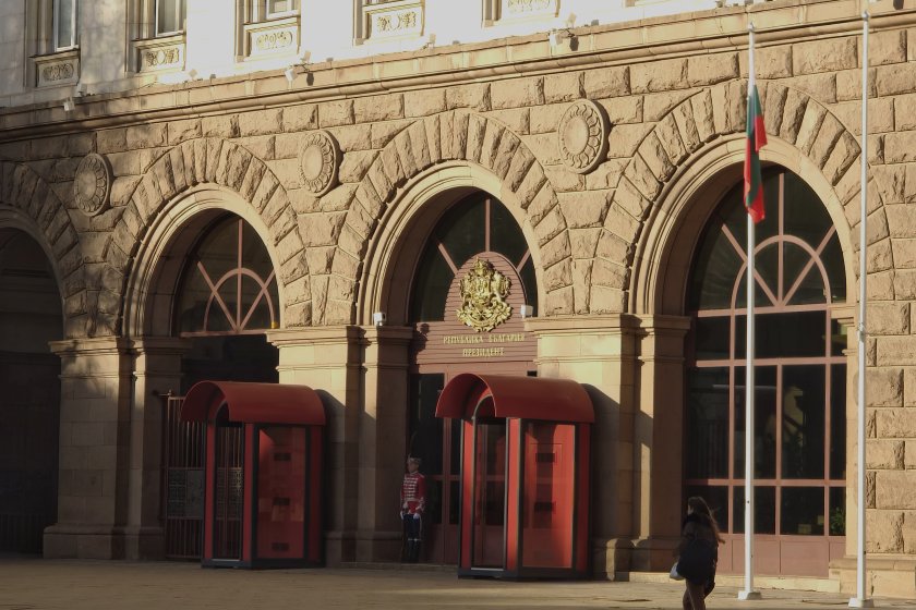 Старт на политическата рулетка: Първи кръг консултации на президента с ГЕРБ-СДС и ПП-ДБ (ОБЗОР)