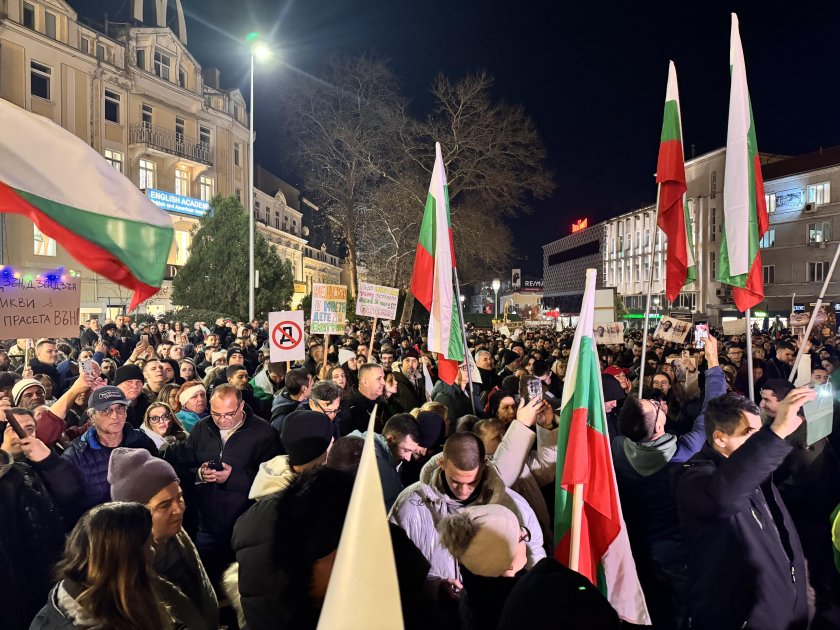 Протестът в София през репортерския поглед на БНТ