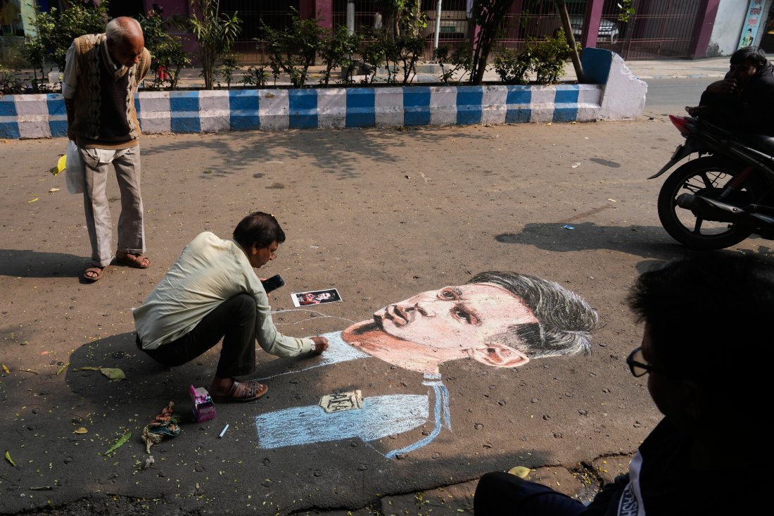 Откриха 21-метрова статуя на Лионел Меси в Индия