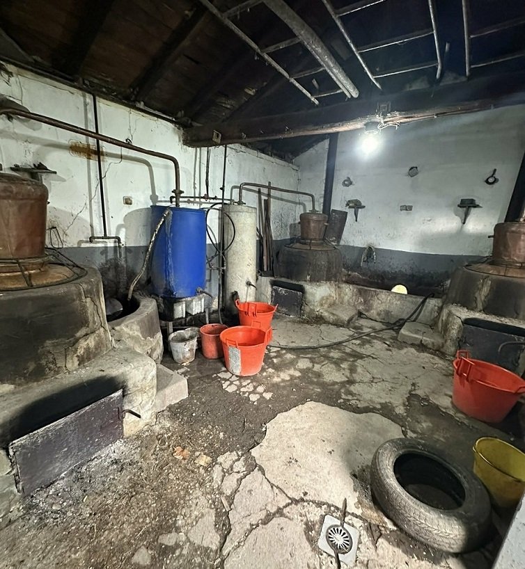 Иззеха над 360 литра нелегален етилов алкохол във Варна