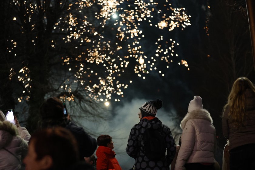 С празнична програма, групово спускане и заря Банско постави начало на зимния сезон