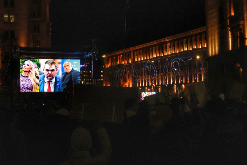 двама задържани протеста софия нож бокс бомбички