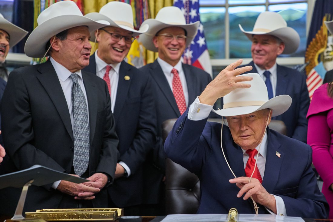 Доналд Тръмп прие в Белия дом легендарния американски отбор по хокей на лед от Олимпийските игри в Лейк Плесид 1980 г.