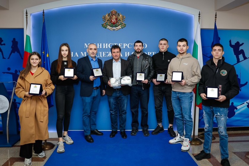 Зам.-министър Димитър Георгиев награди медалистите от световното и европейското първенство по савате