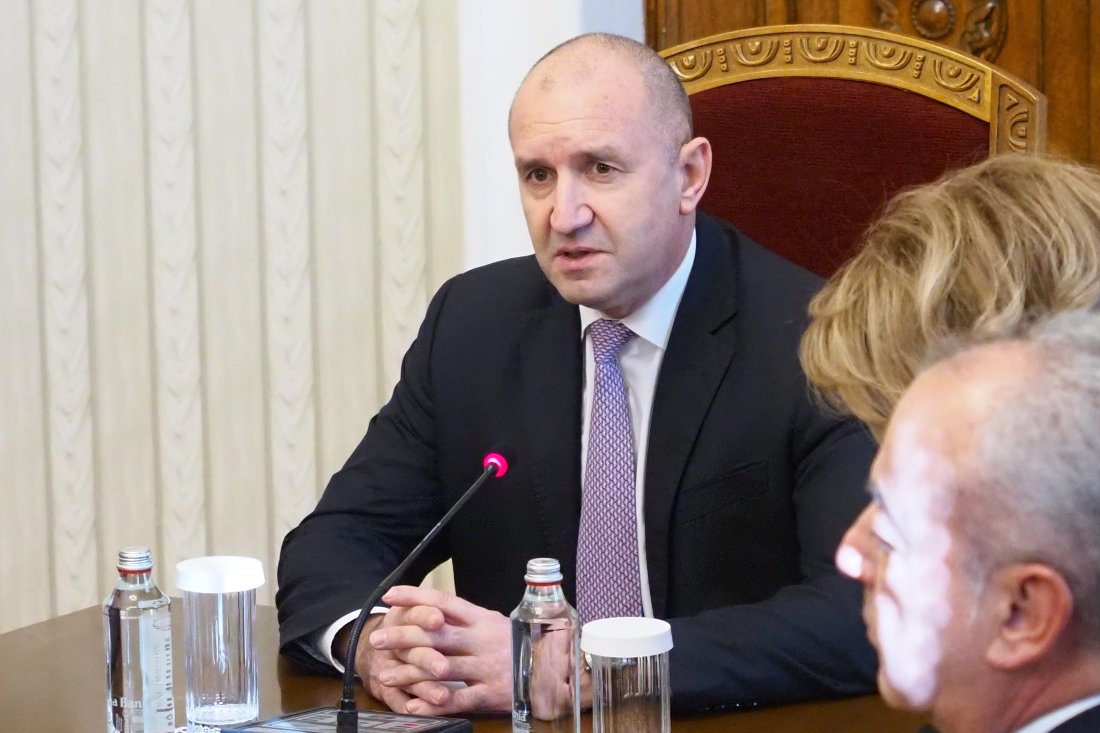 Президентът Румен Радев продължава консултациите с представители на парламентарните групи