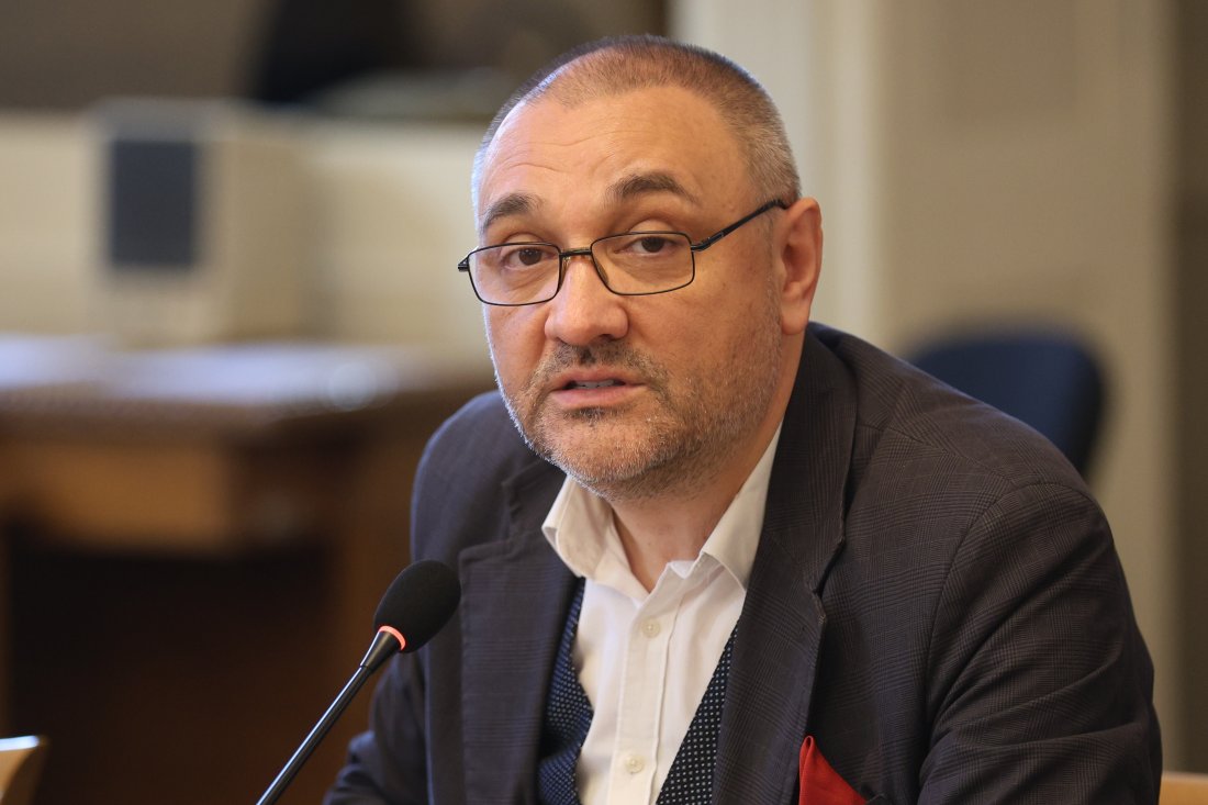 андрей чорбанов напуска парламентарната група такъв народ