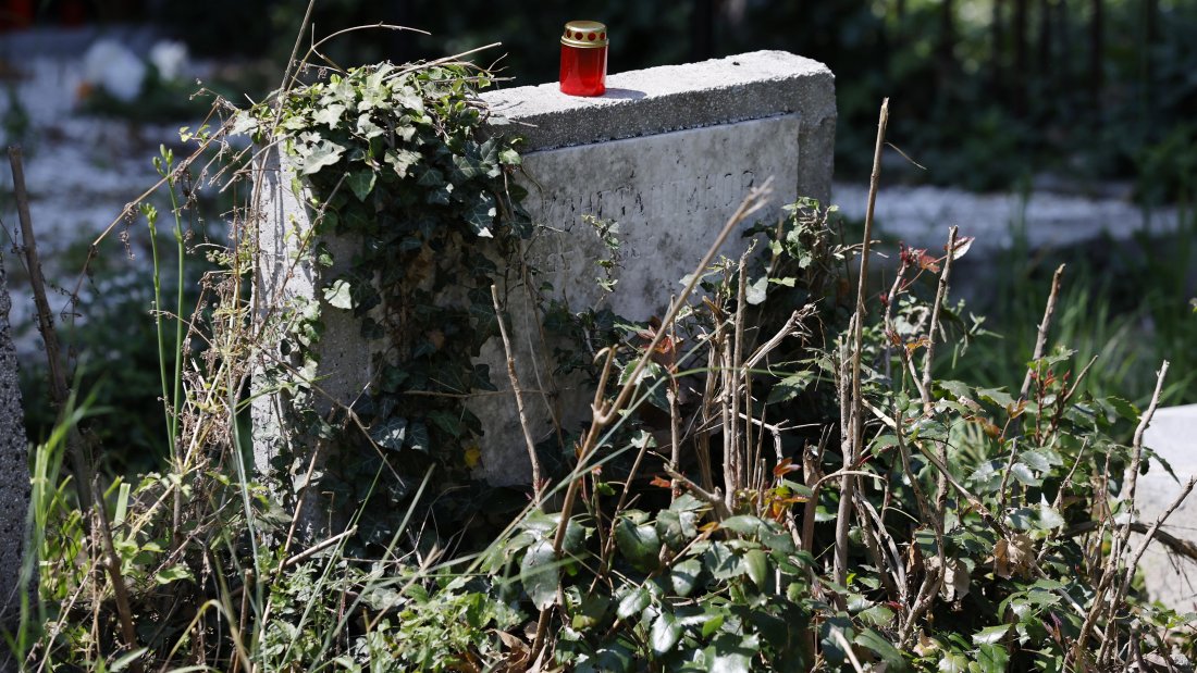 оставиха ареста мъж унищожаване 215 надгробни плочи централните софийски гробища