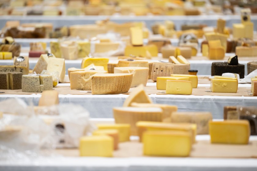 Китай налага от утре мита върху някои млечни продукти, внасяни от ЕС
