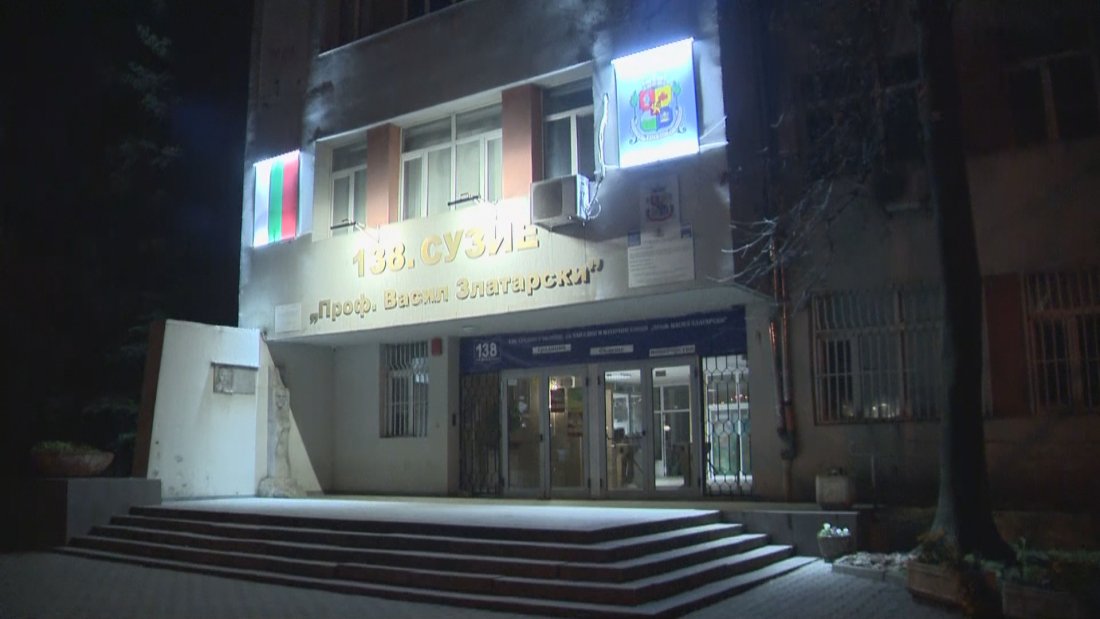 Проверка и психолози в 138-о училище след задържането на директора
