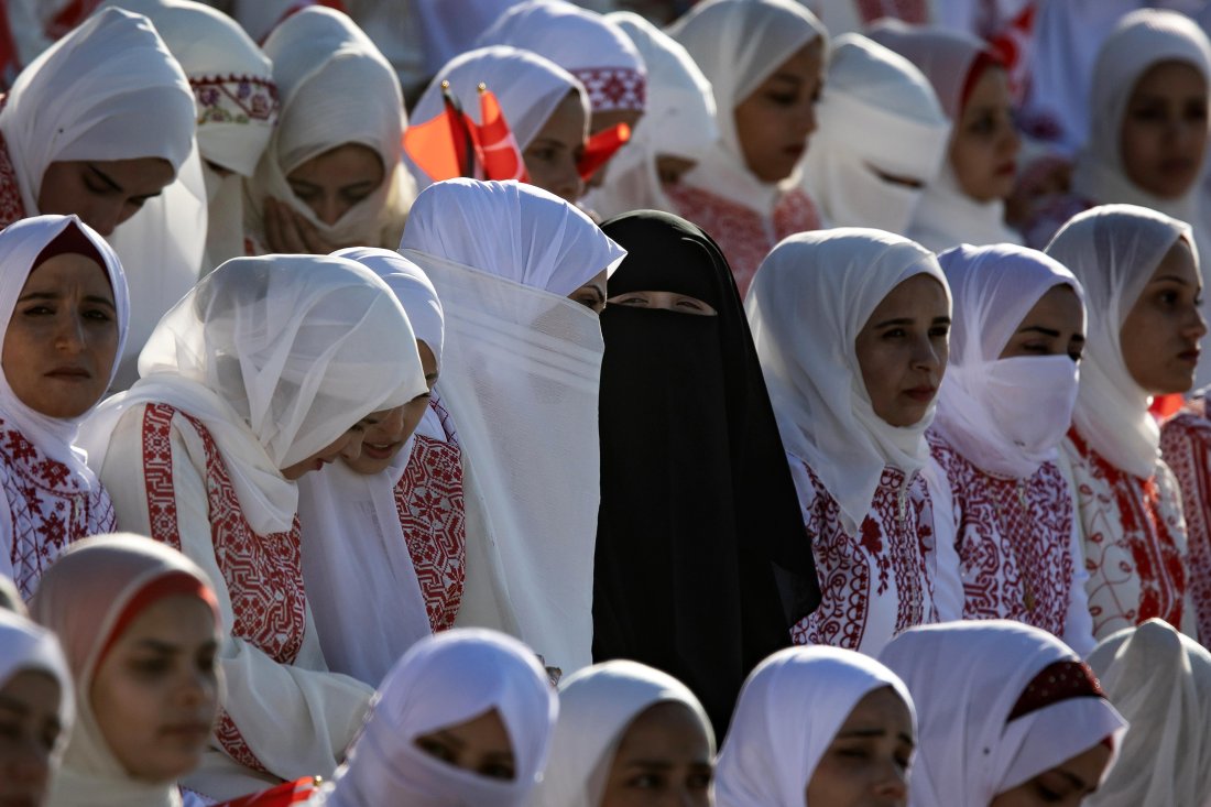 Масова сватба в Газа: 200 булки и младоженци се ожениха сред руини