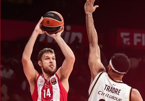 Олимпиакос се съвзе след солиден мач на Везенков и разгром (ВИДЕО)