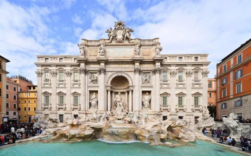 традицията фонтана треви заради ремонт гостите рим хвърлят монетите басейн