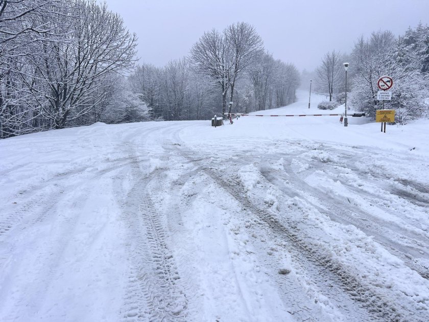 Снежна приказка на Бузлуджа, шофьорите внимателно да преминават прохода "Шипка"