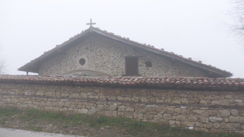 Витлеемска звезда посреща на входа на църквата "Рождество Христово" в Арбанаси