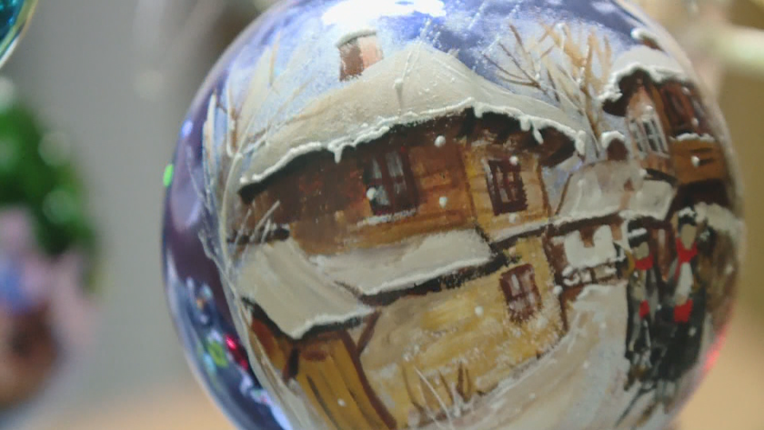 Сега ще ви потопим в света на красивите коледни играчки,