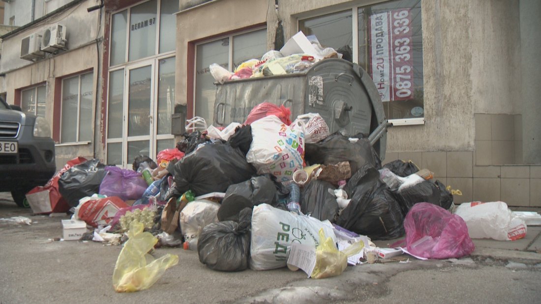 Силен вятър разнесе боклука из &bdquo;Люлин&ldquo;