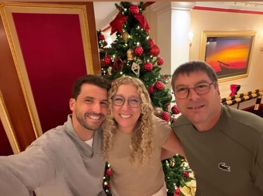 григор димитров посрещна коледа семейството дубай