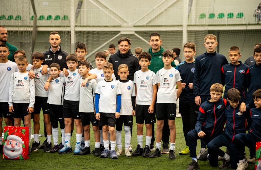 елитни футболни рефери зарадваха децата време турнир пловдив