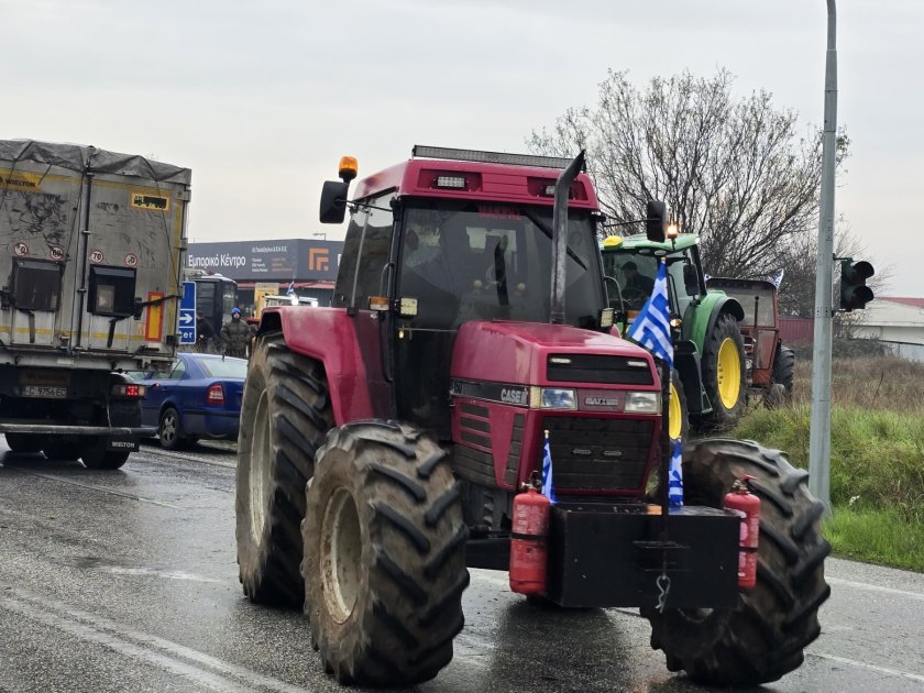 Ограничено е движението на МПС над 12 т по път