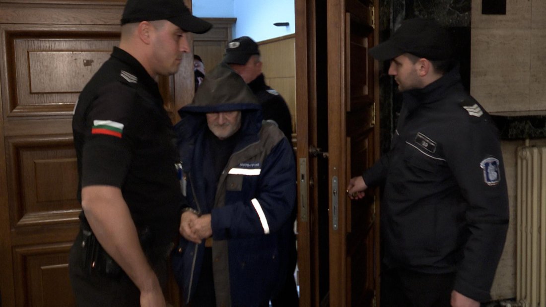 Постоянен арест за бащата и сина, обвинени във въоръжен грабеж в &bdquo;Красно село&ldquo;