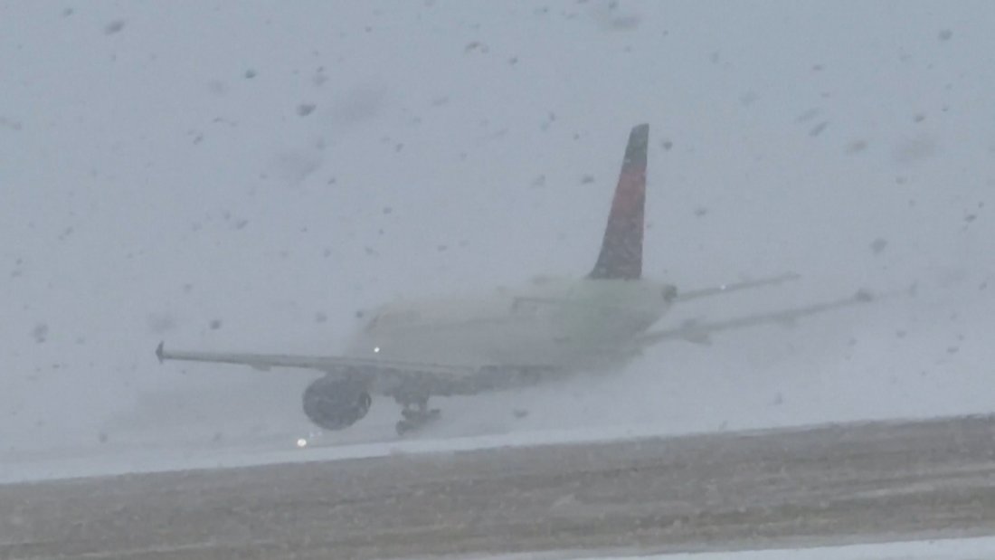 снежен капан хиляди полети отменени сащ