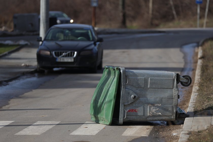 стойте открито опасност падащи предмети съветват пожарната