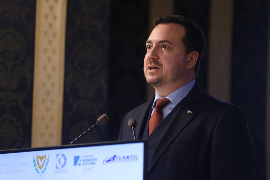 пълноправен член еврозоната българия участва решенията европейската централна банка каза заместник министър николай павлов