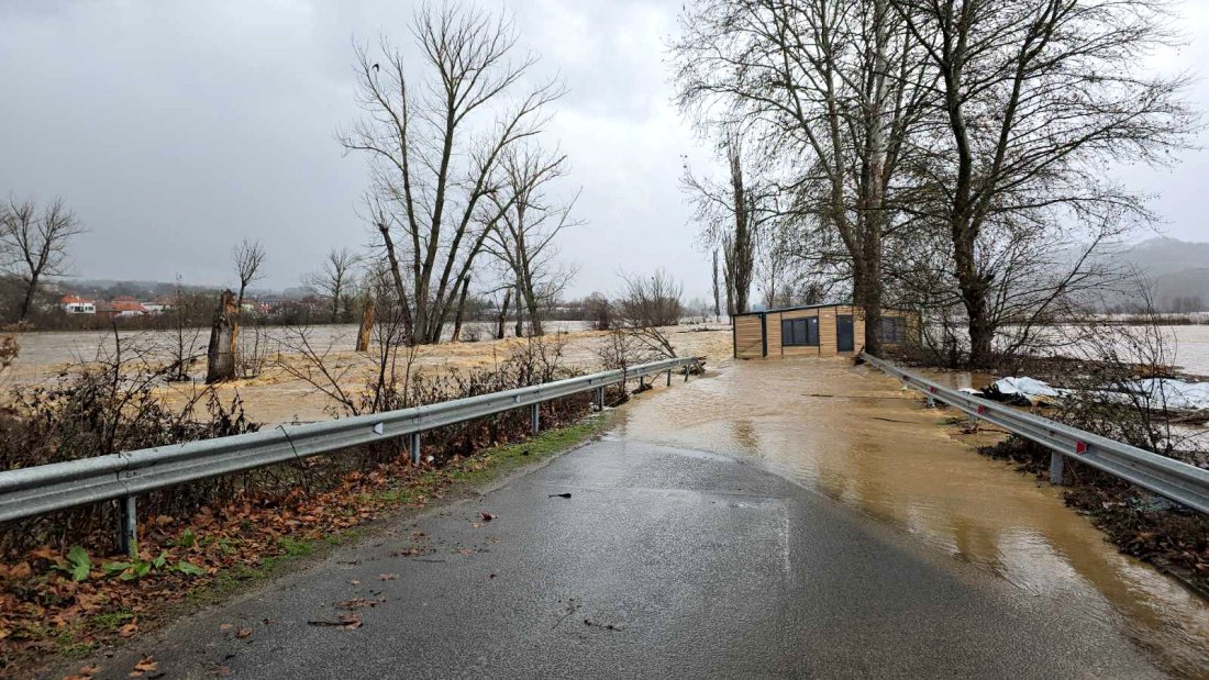 През нощта валежите ще продължат. По-значителни количества се очакват в