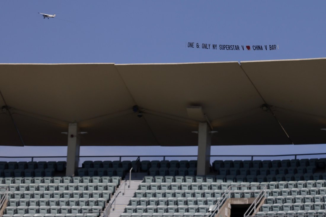 затегнете коланите излитаме