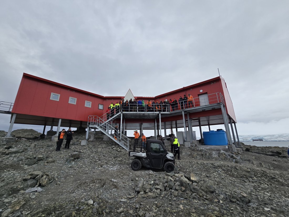 наши учени картират детайлно сушата ливингстън морското дъно заливите емона фолс бей