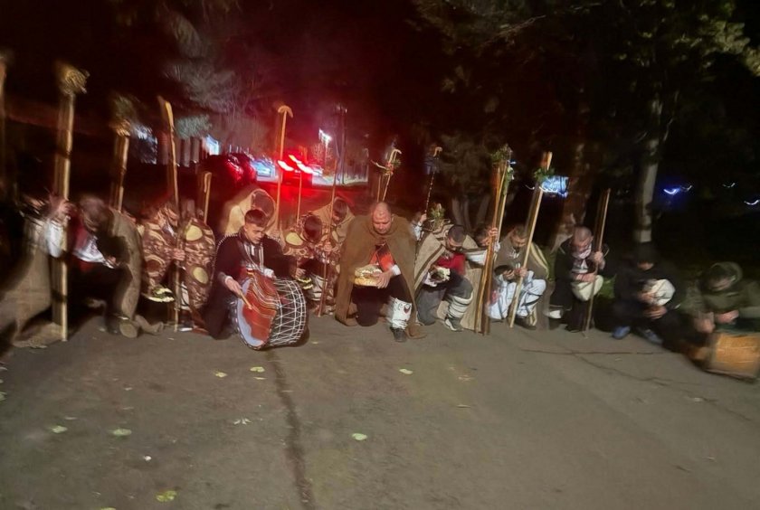 Коледари от бургаския кв. “Черно море дариха 3560 лева за