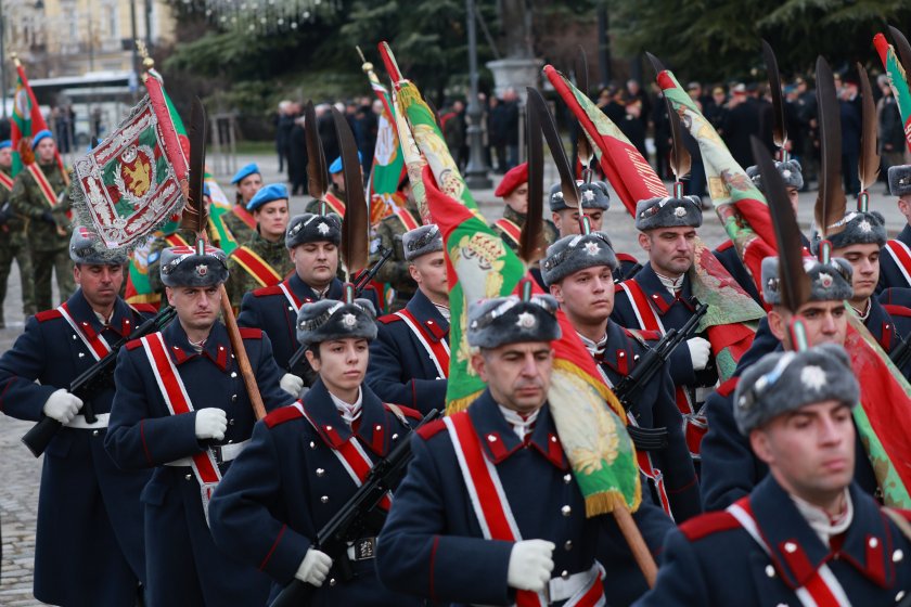 Водосвет на бойните знамена на площад "Св. Александър Невски"