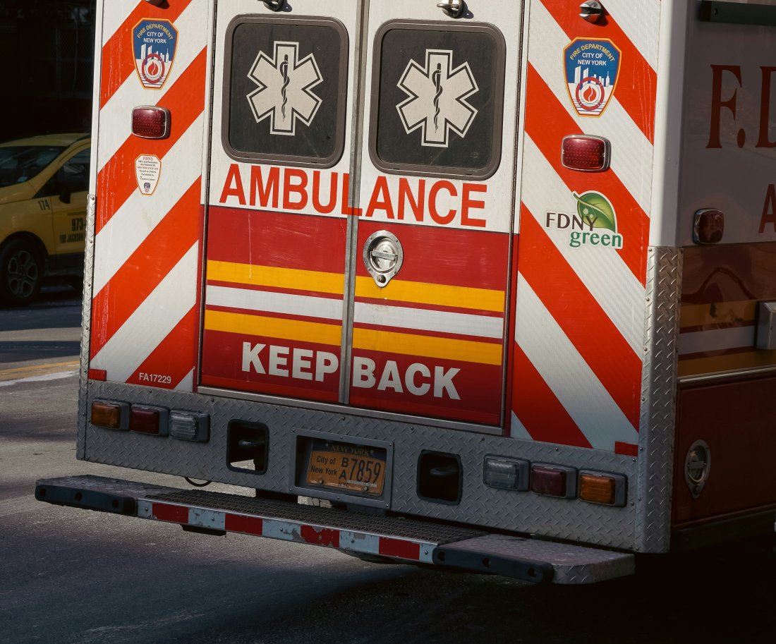 откриха мъртва хотел дъщерята актьора томи лий джоунс