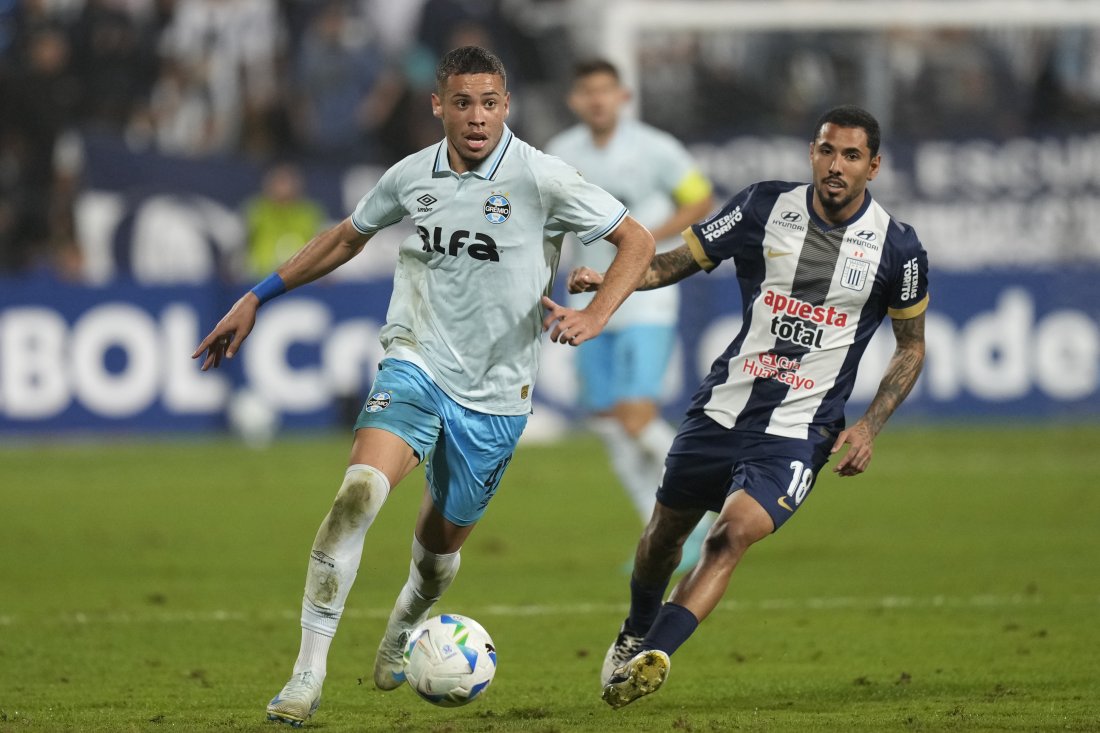 астън вила привлече бразилец