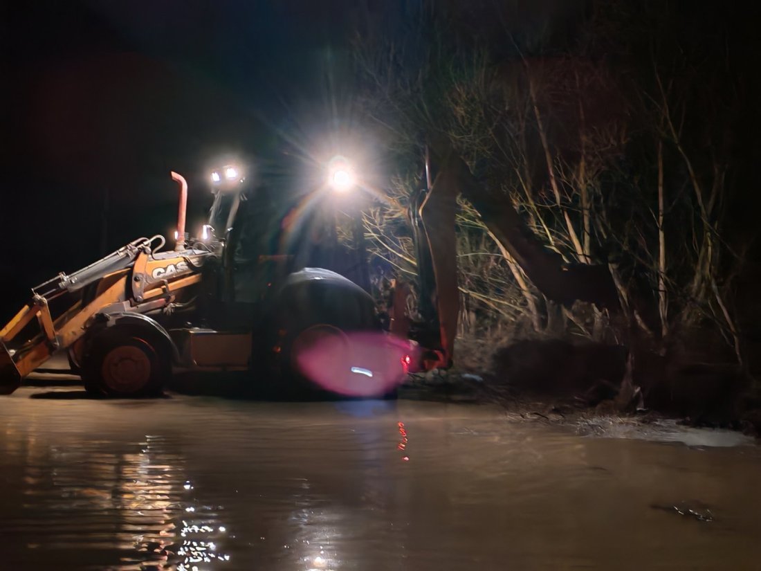 Овладяна ли е напълно опасността край Батановци след критичната нощ?