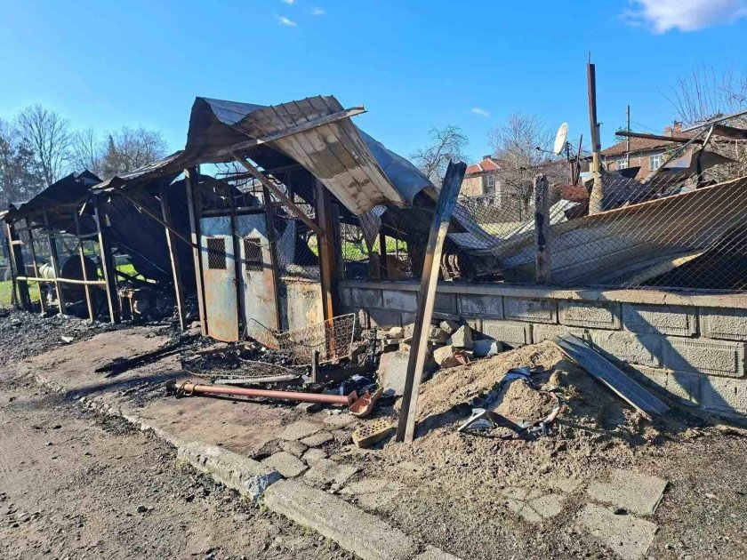 Община Царево с призив за помощ за семейство, останало без покрив след пожар