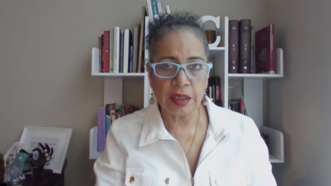 Заловен посред нощ, окован в белезници, а после изправен пред