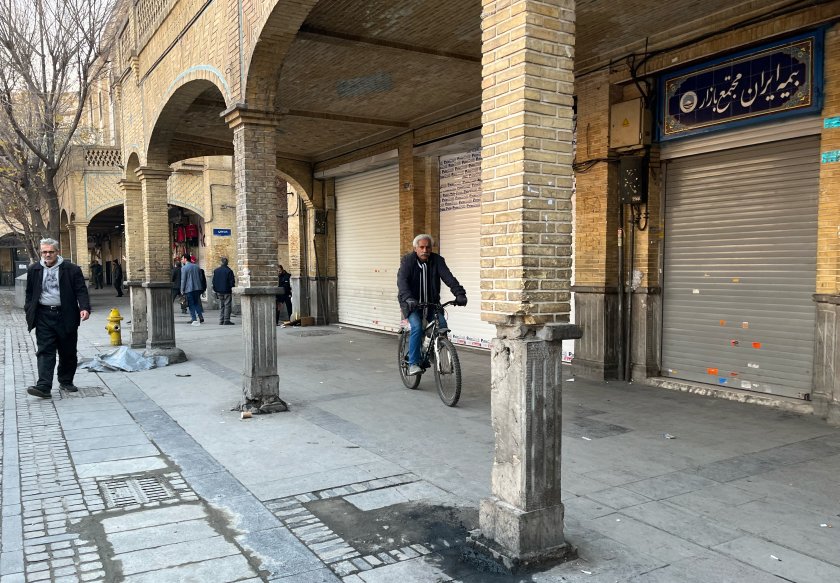 Националната валута на Иран - риалът, се срина до историческо