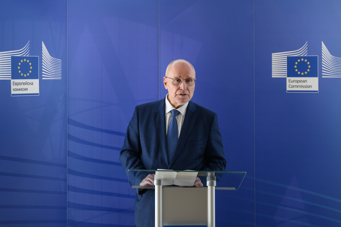 Членството на България в еврозоната, освен формална институционална стъпка, е