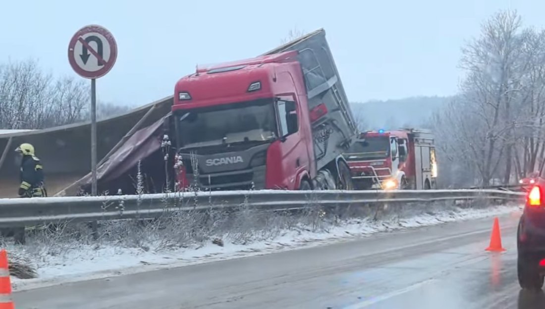 Road Accodent Blocks Traffic on E-79 between Vratsa and Mezdra