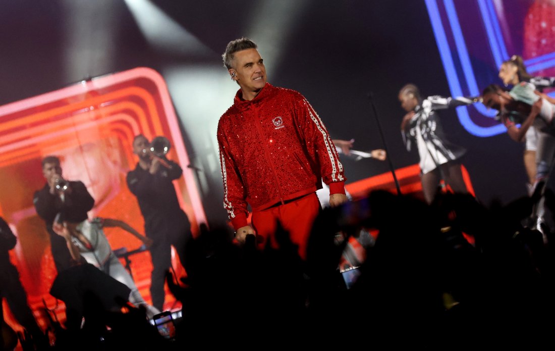 роби уилямс издаде новия албум три седмици официално обявената дата