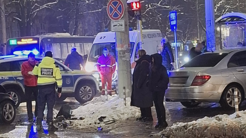 чудо без жертви автомобил качи тротоар автобусна спирка русе