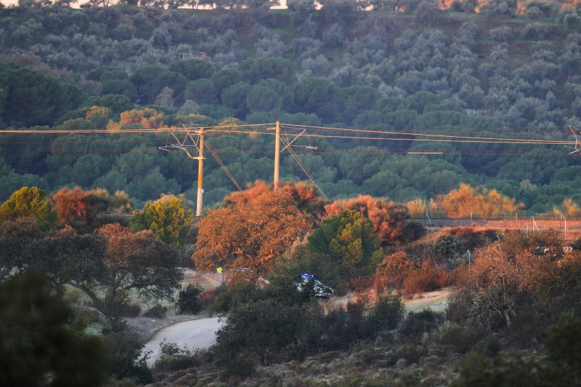 вече жертвите влаковата катастрофа испания десетки ранени болница снимки
