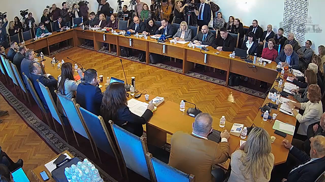 С 6 гласа за, 7 против и 7 въздържали се