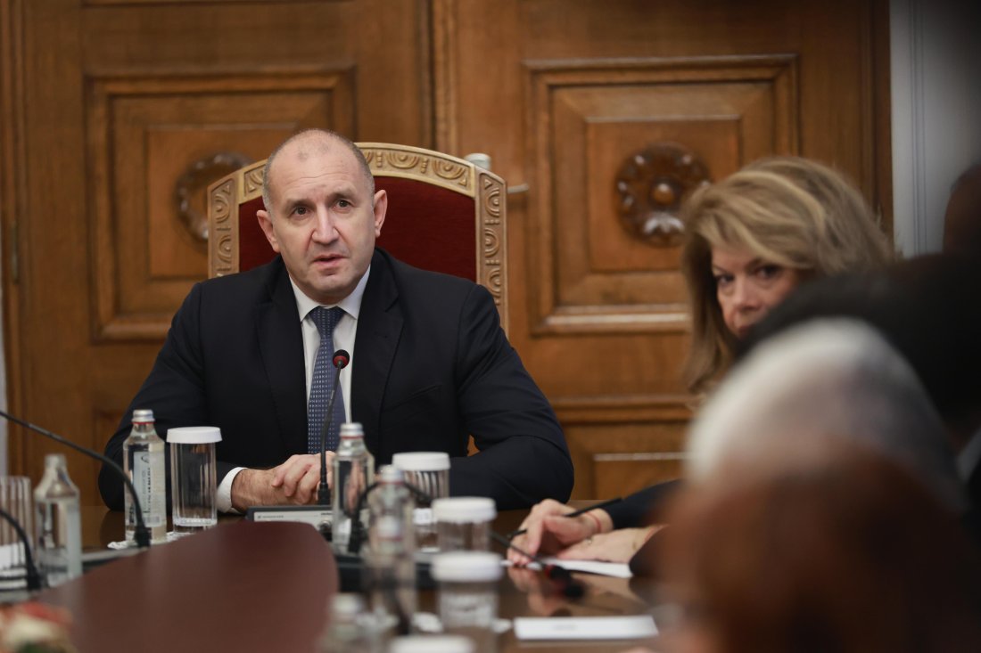 президентът румен радев връчва третия мандат петък
