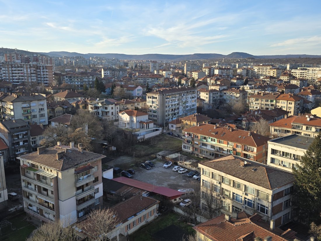 В Ловеч измериха максимална температура от 13,9 градуса